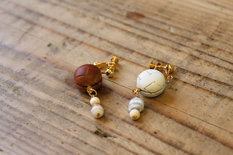 革ボタンのアクセサリ